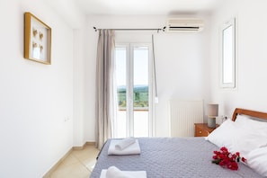 5 bedrooms, iron/ironing board, free WiFi, bed sheets