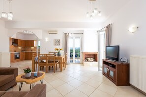 Smart-TV, peis og bøker