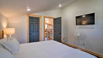 2 bedrooms, internet, bed sheets