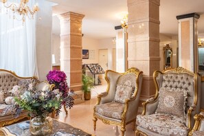 Reception hall - HOTEL ROYAL (Ivry-sur-Seine)