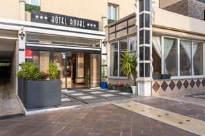 Exterior - HOTEL ROYAL (Ivry-sur-Seine)