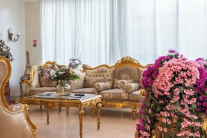 Reception hall - HOTEL ROYAL (Ivry-sur-Seine)