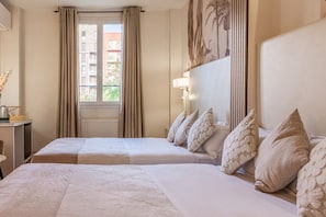 Deluxe Suite | Premium bedding, minibar, in-room safe, desk - HOTEL ROYAL (Ivry-sur-Seine)