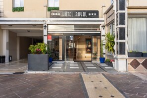 Exterior - HOTEL ROYAL (Ivry-sur-Seine)