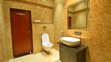 Shower, free toiletries, towels