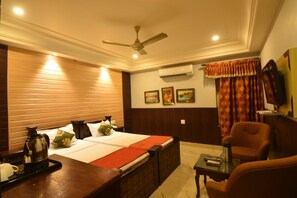 Superior Room | Premium bedding, free WiFi, bed sheets - Hotel Sagar Niwas (Bikaner)
