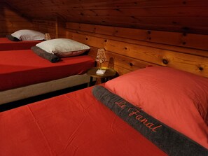 3 bedrooms, iron/ironing board, free WiFi, bed sheets