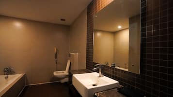 Amenidades de baño gratuitas, toallas, jabón, shampoo