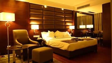 1 bedroom, Select Comfort beds, in-room safe, desk