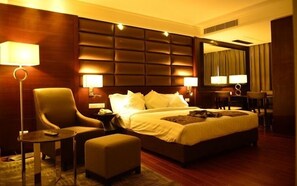 Select Comfort 床墊、客房內保險箱、書桌、隔音