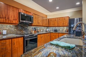 Fridge, microwave, dishwasher, coffee/tea maker - Aloha Condos, Kanaloa at Kona, Condo 3603, Ocean View, AC (Kailua Kona)