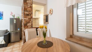 아파트 (Two Bedroom Apartment with Loggia and) | 내부