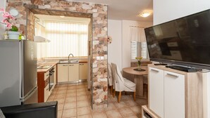 아파트 (Two Bedroom Apartment with Loggia and) | 전용 주방