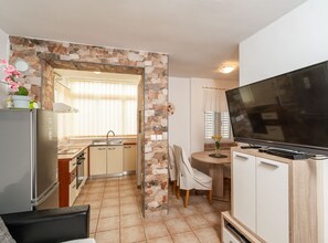 Appartement (Two Bedroom Apartment with Loggia and) | Cuisine privée