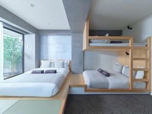 Quarto família, para não fumantes (Deluxe, Max7 Comfort4) | Edredons de pluma, escrivaninha, Wi-Fi de cortesia, roupa de cama