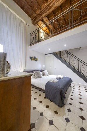 3 habitaciones, tabla de planchar con plancha, wifi y ropa de cama