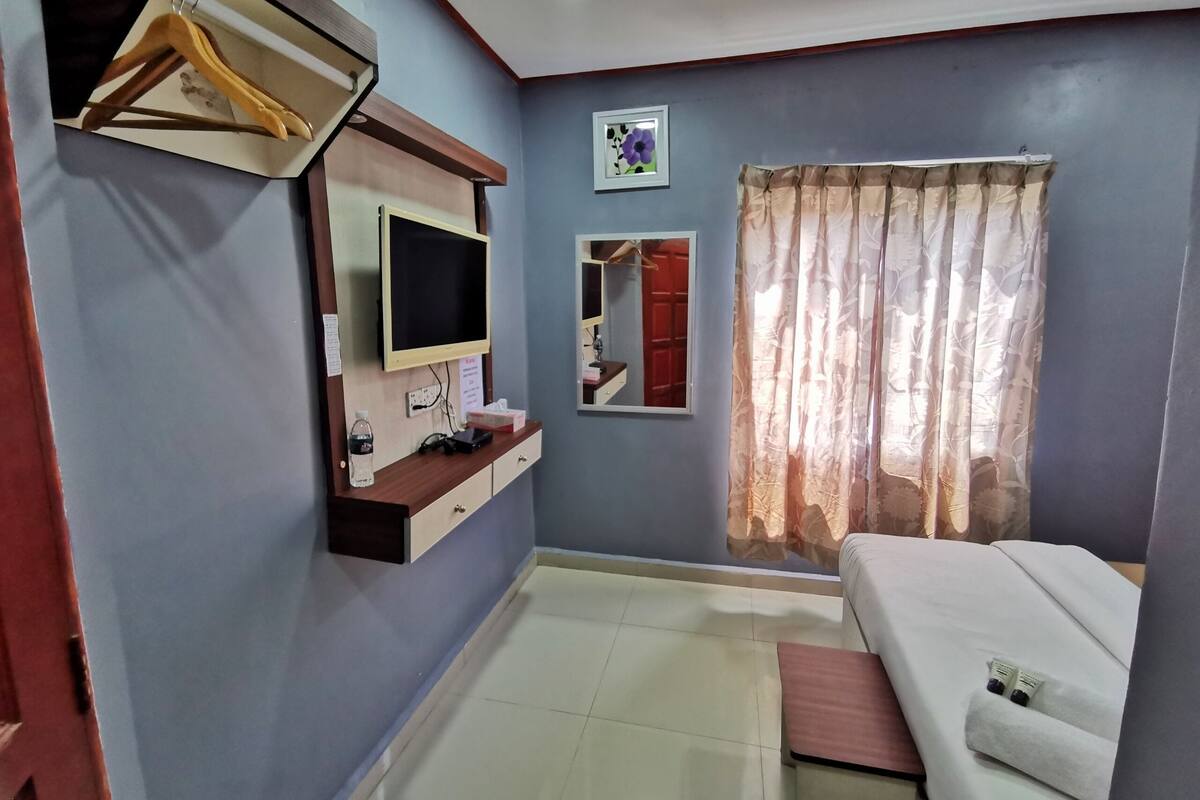 Free WiFi, bed sheets