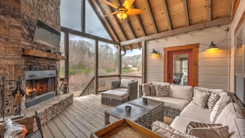 Cabin, 3 Bedrooms | Living room