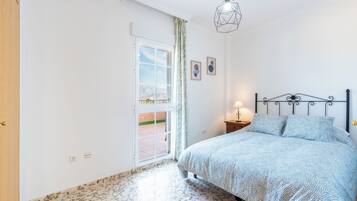 4 dormitorios, tabla de planchar con plancha, wifi gratis y ropa de cama