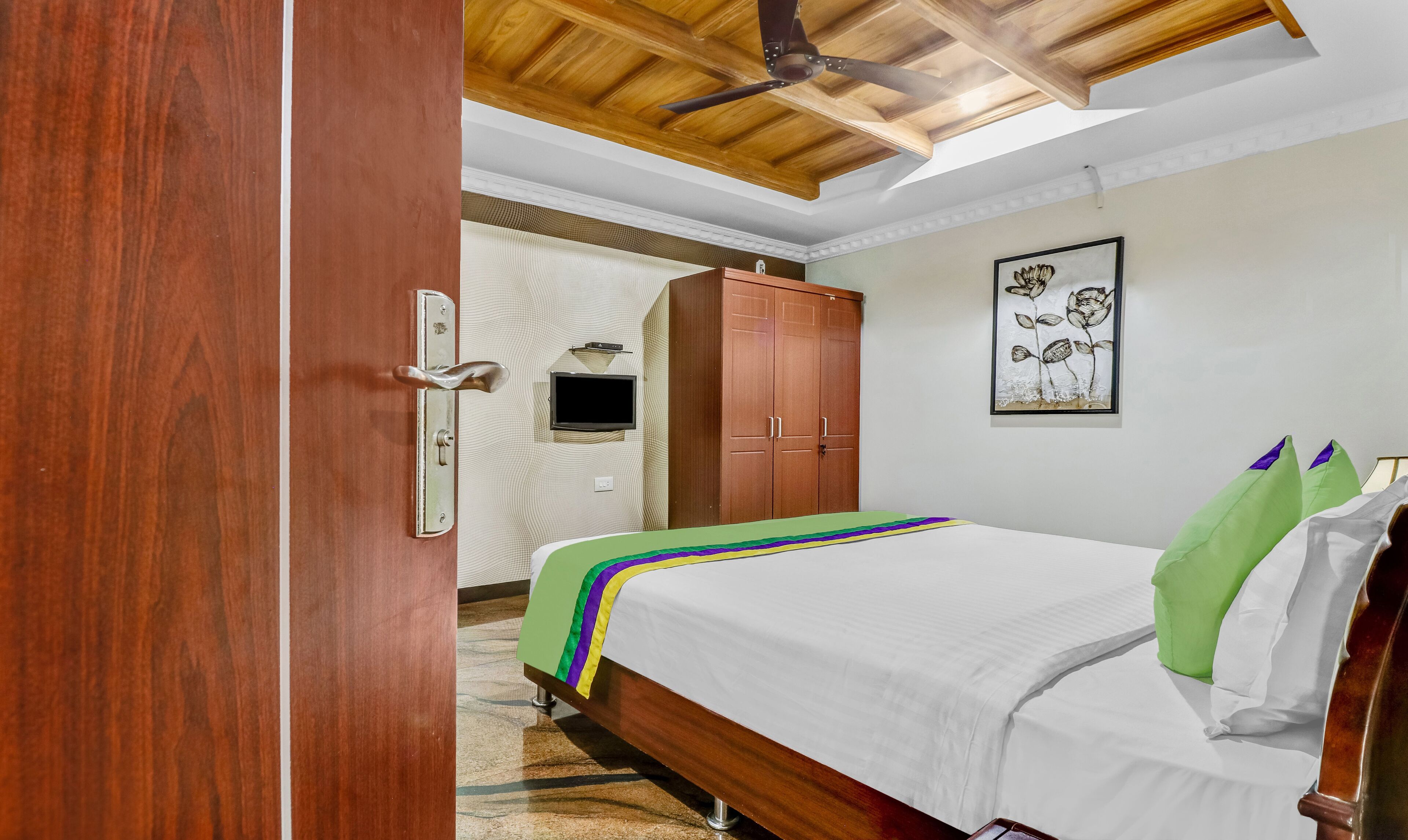 Premium Room | Desk, iron/ironing board