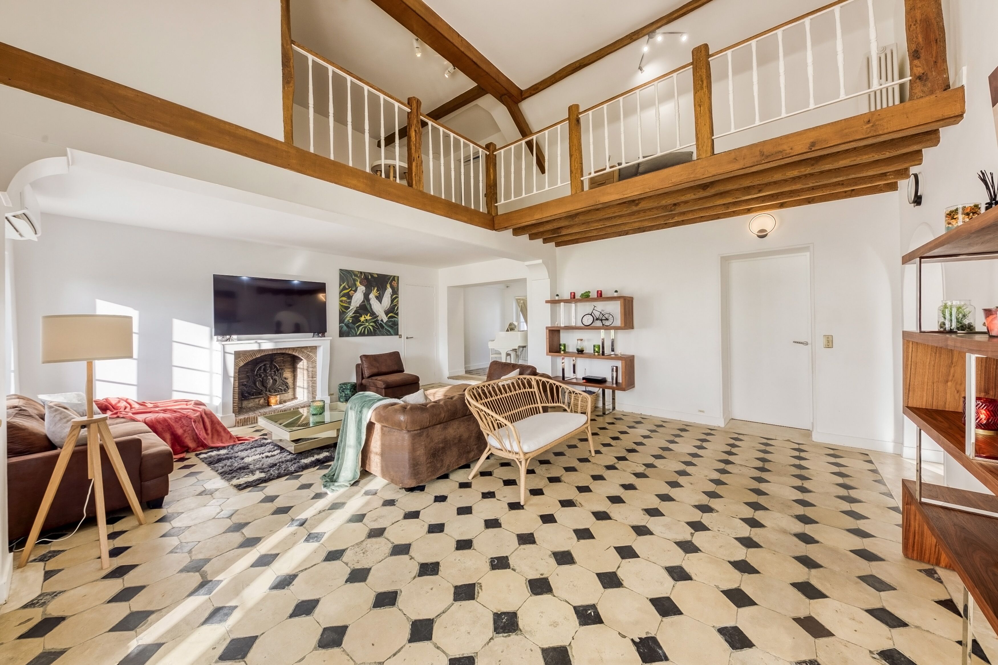 Smart TV, futbolito y tenis de mesa 