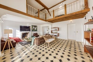 Smart TV, foosball, table tennis - Charming 240m2 house with additional 80 m2 detached building (Orvilliers)