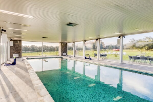 Indoor pool, a heated pool - Charming 240m2 house with additional 80 m2 detached building (Orvilliers)
