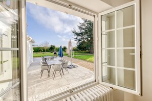 Dining - Charming 240m2 house with additional 80 m2 detached building (Orvilliers)