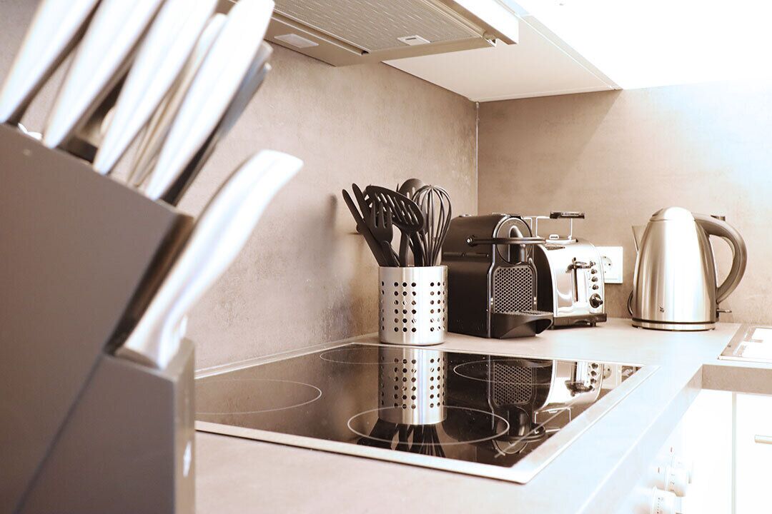 Kühlschrank, Ofen, Herdplatte, Geschirrspüler