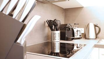Kühlschrank, Ofen, Herdplatte, Geschirrspüler