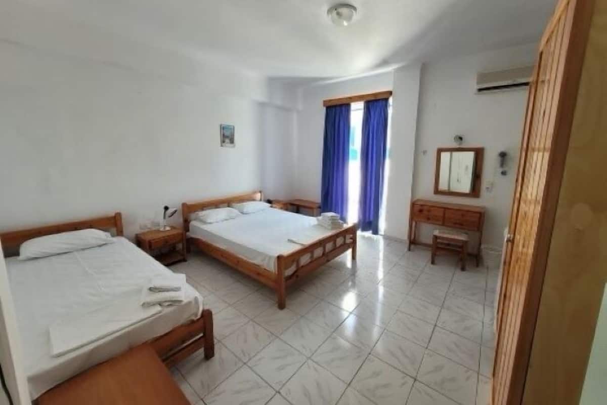 Habitación triple básica | Ropa de cama