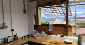 Fridge, oven, stovetop, coffee/tea maker