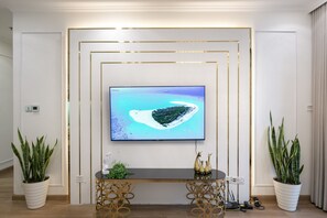Blackout curtains, free WiFi, wheelchair access - Canh Apartment in Vinhome Skylake (Hanoi)