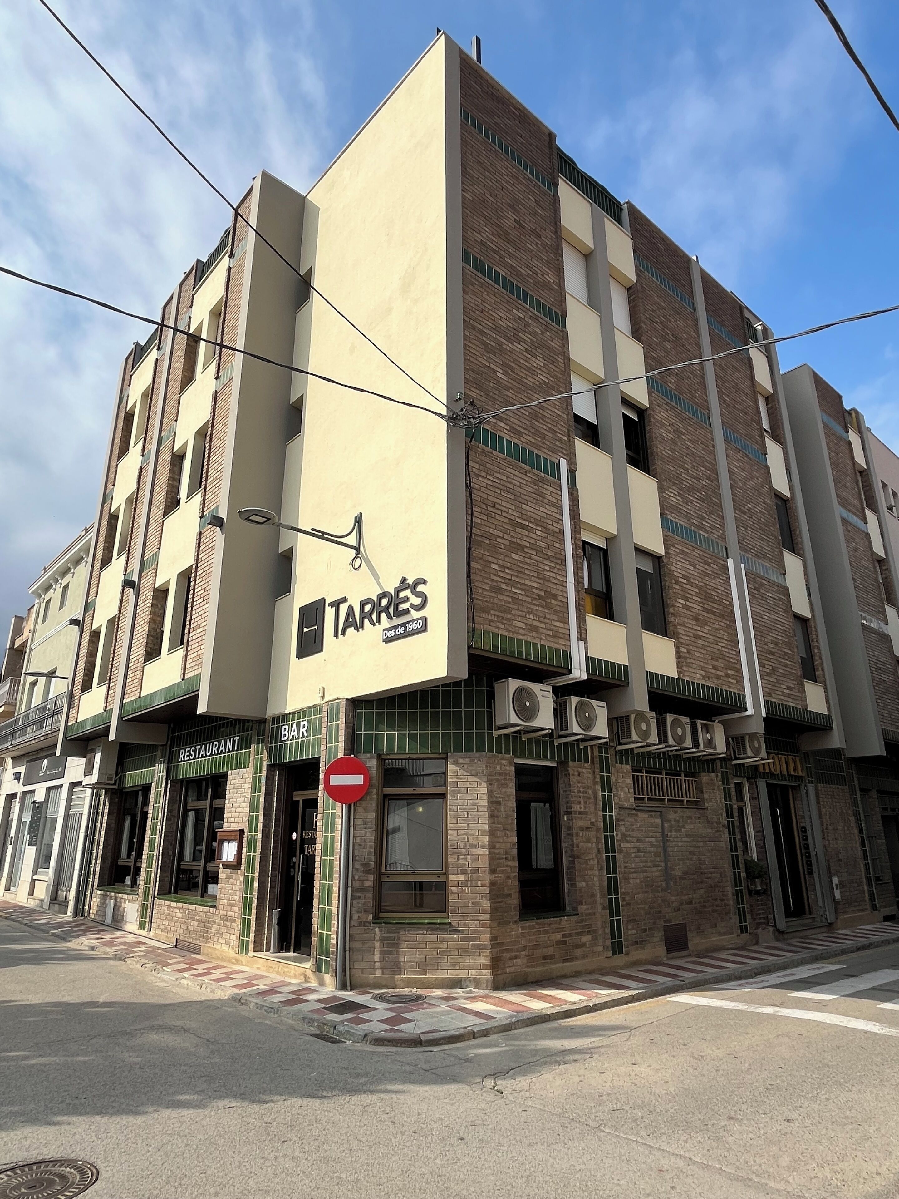 A multi-story building with a restaurant named "Tarres" on the ground floor.