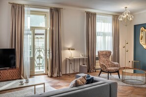 Suite | Privékeuken | Een mini-koelkast, een magnetron, een kookplaat, een espressoapparaat