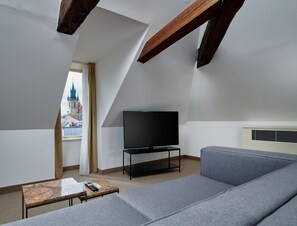 Exclusive Studio | 2 bedrooms, hypo-allergenic bedding, individually decorated