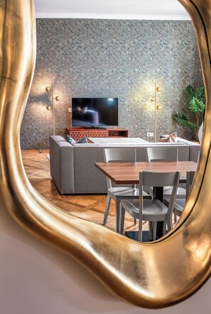 Luxury Apartment | Private kitchen | Mini-fridge, microwave, stovetop, espresso maker - Golden Angel Suites by Adrez Living (Prague)