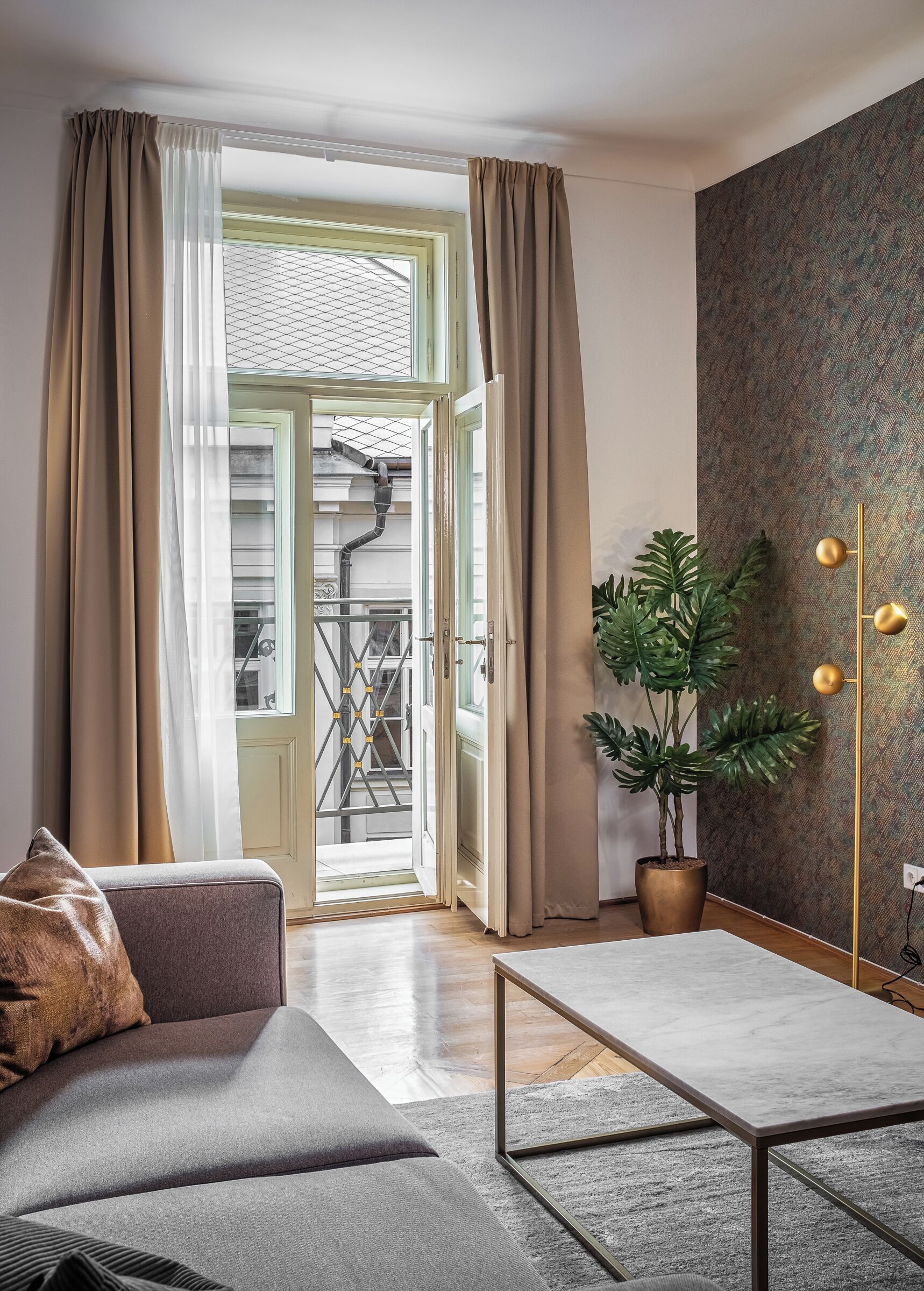 Departamento de lujo | Área de sala de estar | Smart TV de 50 pulgadas con canales vía satélite, televisión y Netflix 