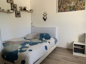 4 slaapkamers, een bureau, gratis wifi, beddengoed