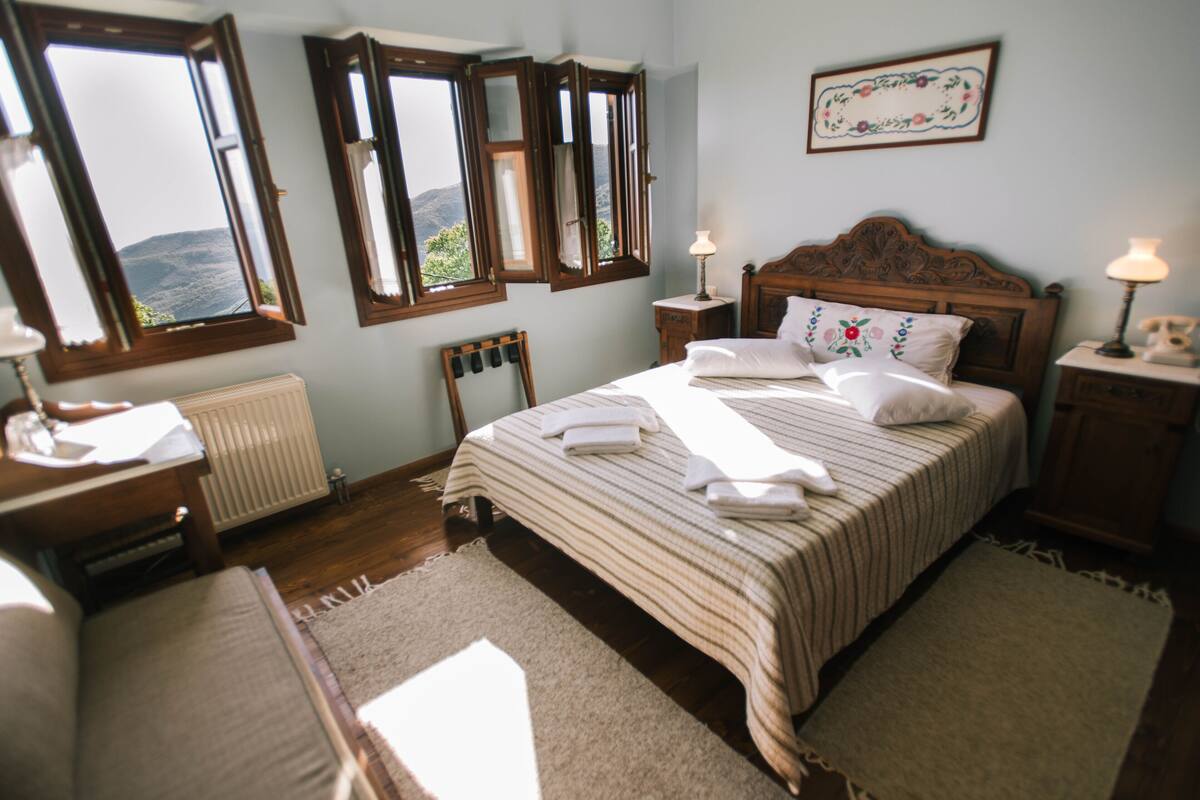 In-room safe, soundproofing, free WiFi