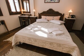 Deluxe Double or Twin Room | In-room safe, free WiFi - Archontiko Mellio (Volos)