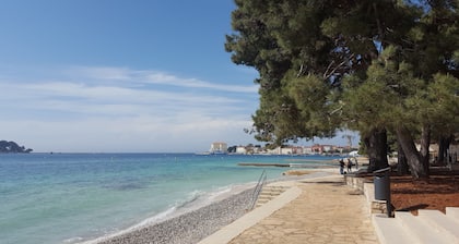 5 min. walk to the beach and to the City center.