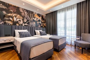 Deluxe Double Room with Balcony | In-room safe, desk, laptop workspace, soundproofing - Motif Hotel (Cesme)