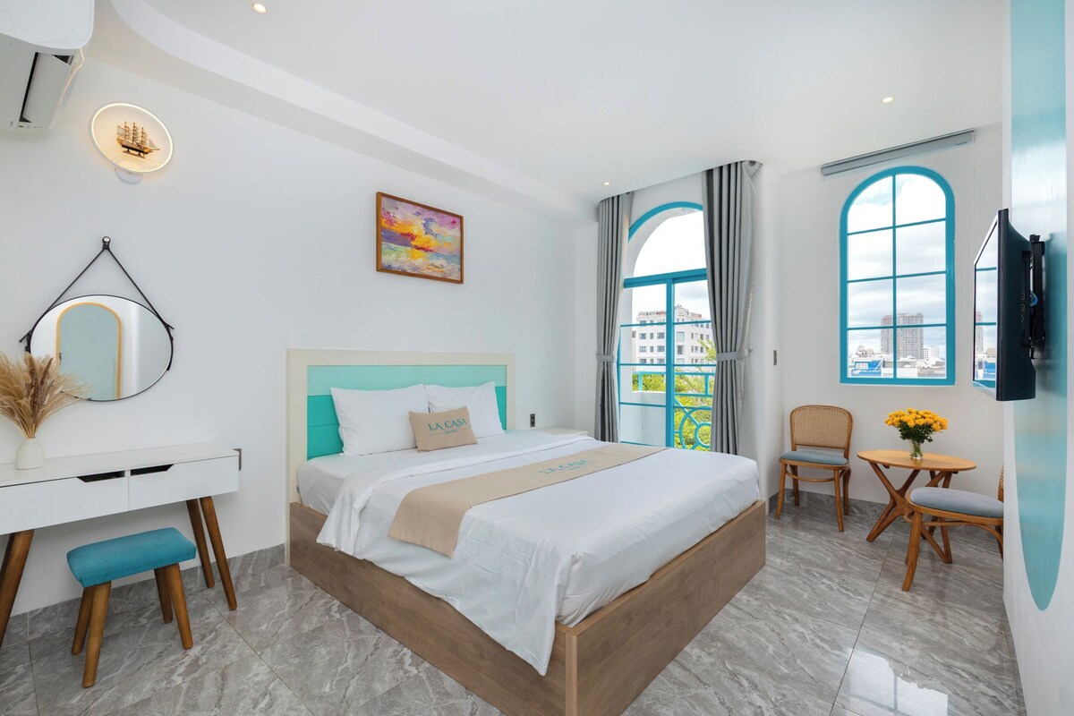 Deluxe Room | Premium bedding, desk, blackout curtains, soundproofing