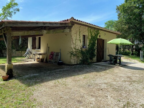 1 Bedroom Private vacation home in Saint-Julien-de-Lampon