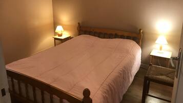 1 slaapkamer, een strijkplank/strijkijzer, gratis wifi