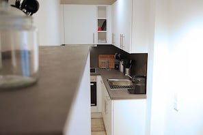 Fridge, oven, stovetop, dishwasher