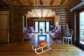 24-inch flat-screen TV with digital channels, TV - Yliessa Chalet (Karpenisi)