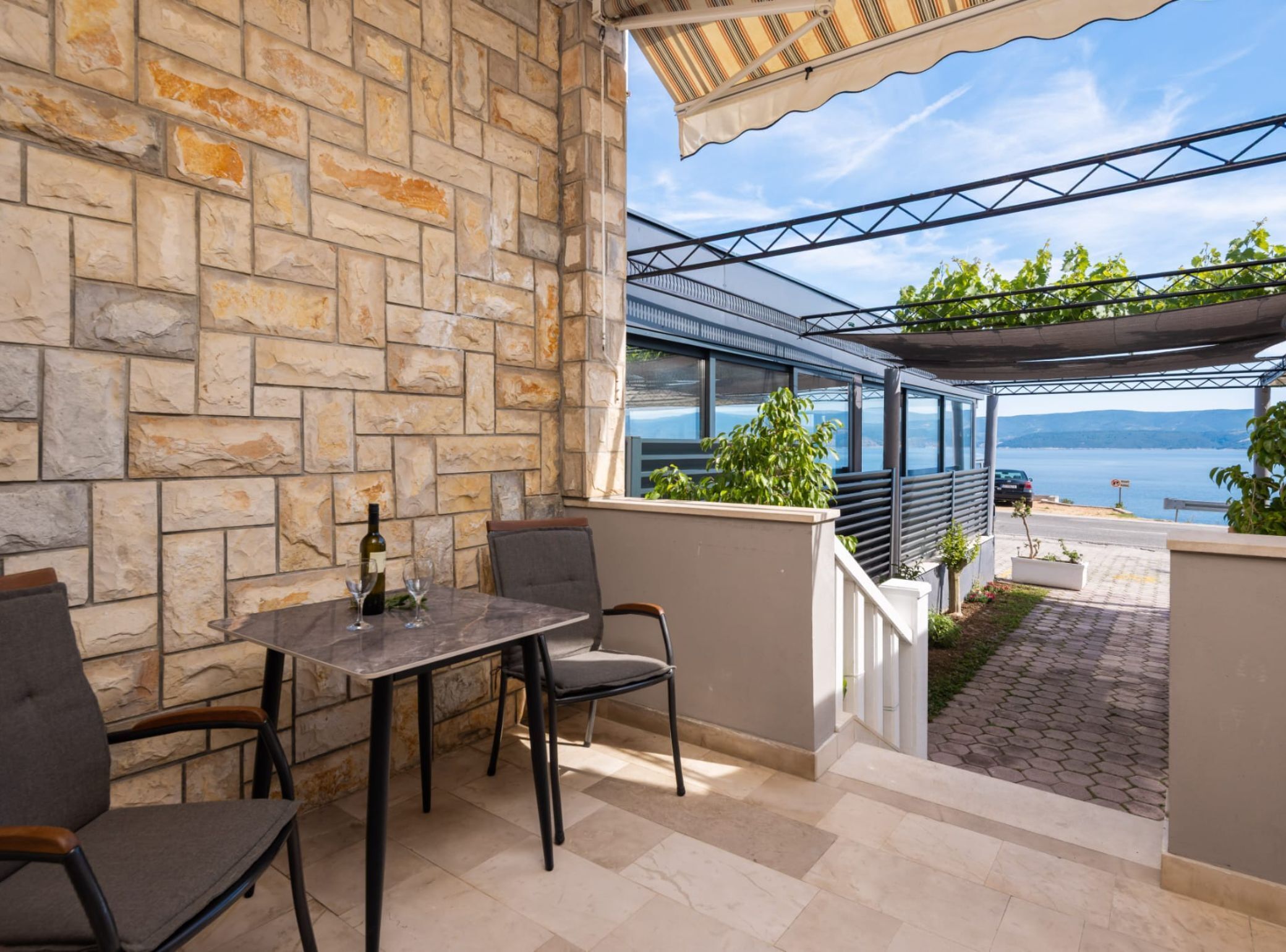 Apartment (One Bedroom Apartment with Terrace an) | Exterior
