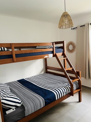 3 chambres, fer et planche à repasser, lit parapluie, Wi-Fi gratuit